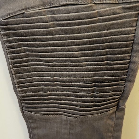 GAP Gray Skinny Pants with Ribbed Knee Detail - Picture 3 of 12